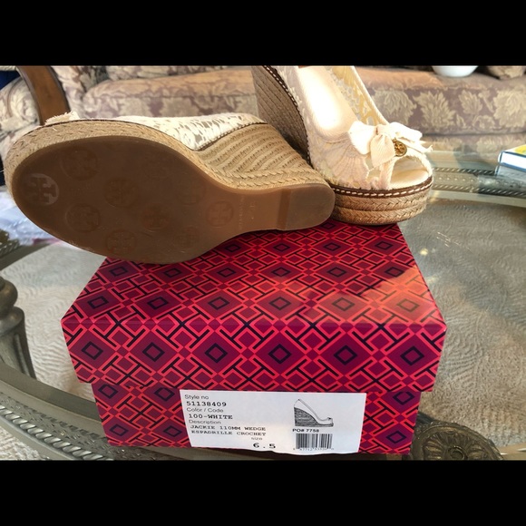 Authentic Tory Burch Lace Wedge - Picture 5 of 5